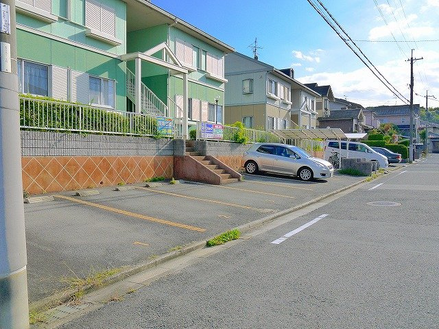 フレグランス左京Fの駐車場