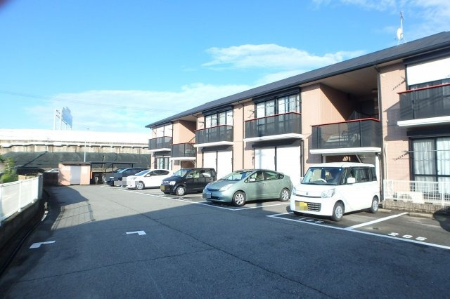 ラフォーレ河原の駐車場