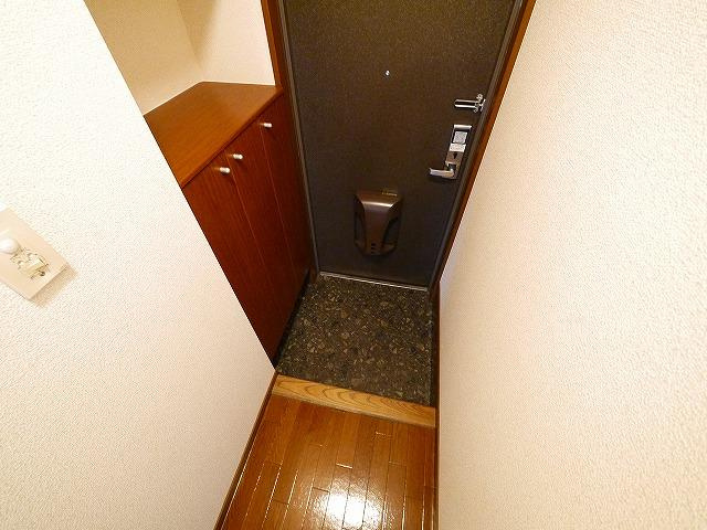 アベニール（二階堂上ノ庄町）の玄関|収納もある玄関です