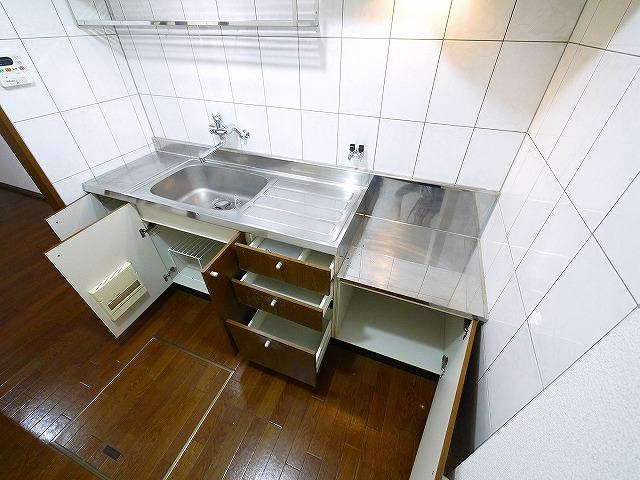 アベニール（二階堂上ノ庄町）のキッチン|コンパクトなキッチンで掃除もラクラク