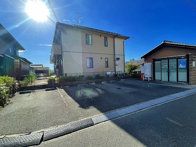 ベルローズの駐車場|カースペースがあります
