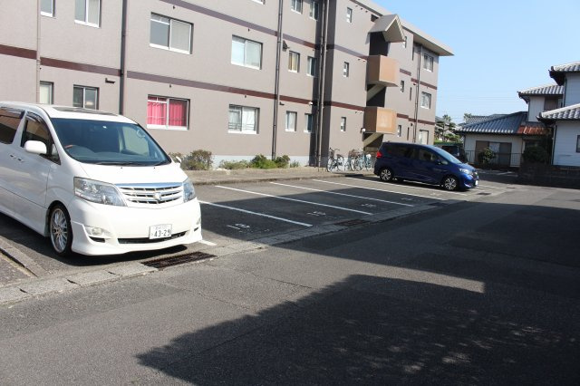 河野ハイツAの駐車場