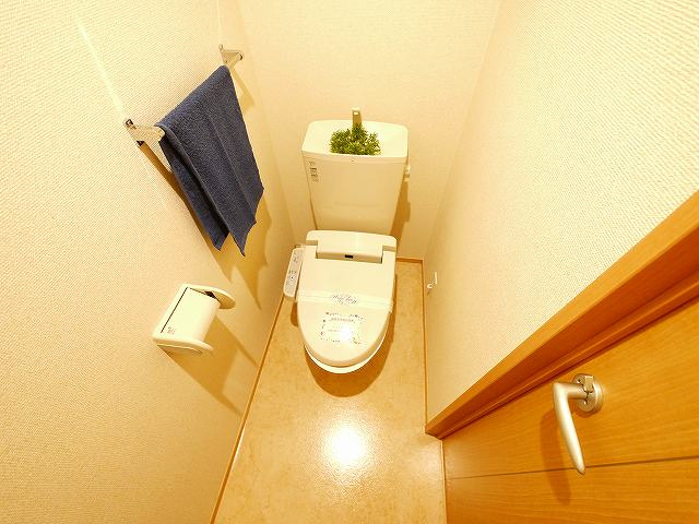 ブロッサムコートのトイレ|落ち着いた色調のトイレです