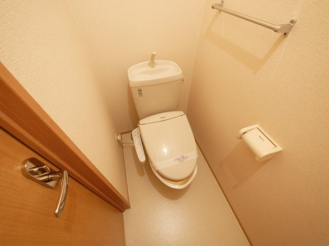 ヴィルヌーブ　Ｃ棟（新町）のトイレ|ゆったりとした空間のトイレです