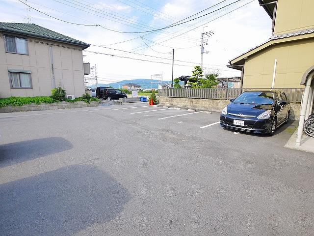 エトワール（大福）の駐車場|駐車場があるので、車を買う予定の方も安心です