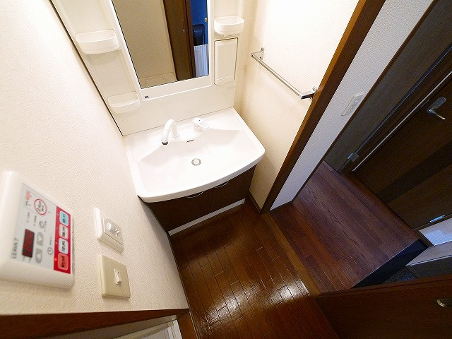 エトワール（大福）の独立洗面台|独立洗面台で身支度をすべて済ませてしまいましょう