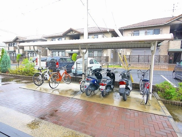 モンシェリーのその他共用部分|ゆったりとした駐輪スペース。
