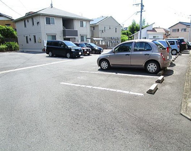 オリーヴァ上津B棟の駐車場