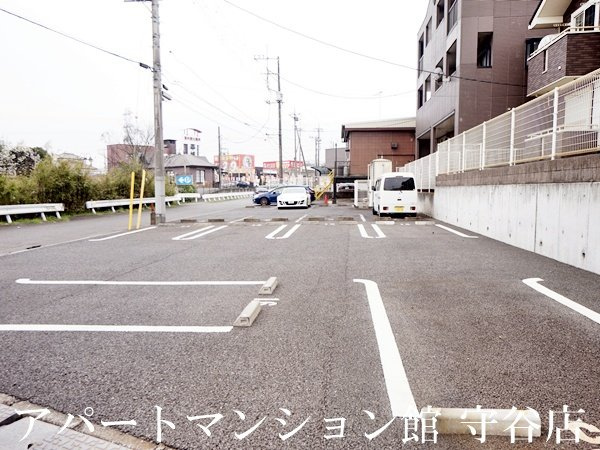 アヴァン新守谷Ⅱの駐車場