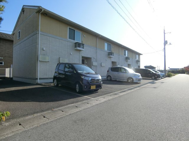 ブリリアントA棟の駐車場