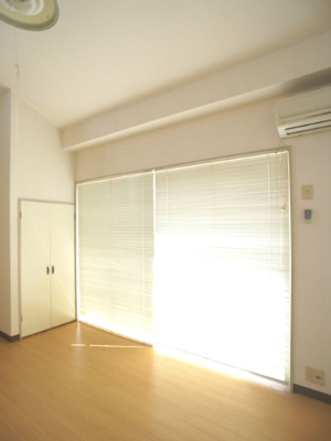 【その他】 | アローハイム | ブラインドが付いています♪