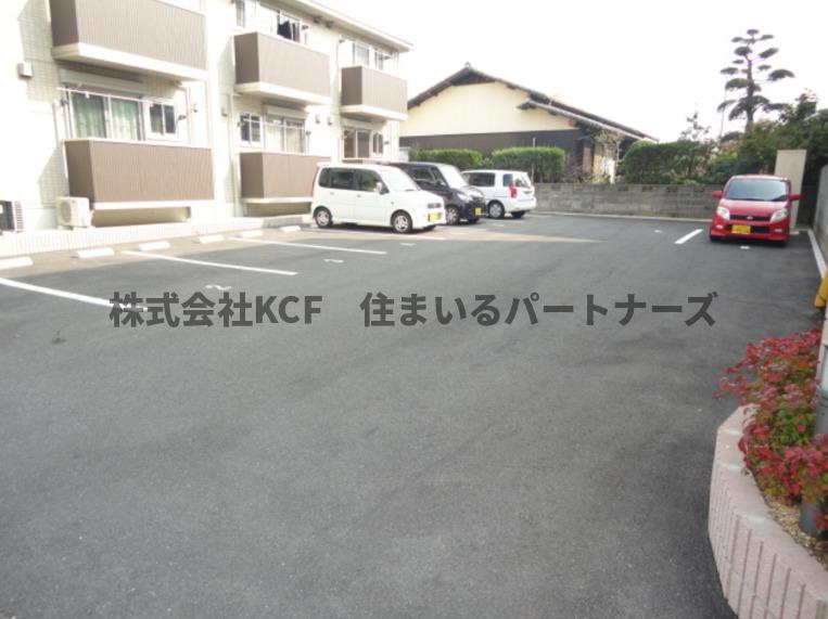 D-room都の駐車場|駐車場があるので、車を買う予定の方も安心です