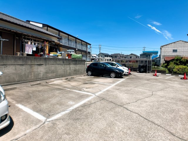 コーポアライの駐車場