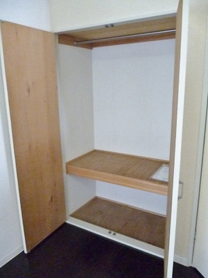 【収納】 | ジャルダンB | 洋室7帖のお部屋にあるクローゼットです♪大切なお洋服もしわにならないようにハンガーがけができます☆