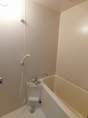 【浴室】 | ジャルダンB | 清潔感のある浴室です♪ゆったりお風呂に浸かって一日の疲れもすっきりリフレッシュできますね☆