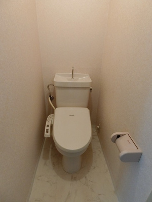 【トイレ】 | ジャルダンB | トイレは温水洗浄便座付き♪人気のバストイレ別です♪トイレが独立していると使いやすいですよね☆