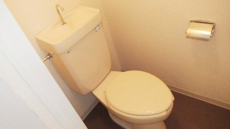 プラーティット本中山のトイレ|バス・トイレ別です