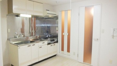 プラーティット本中山の居間・リビング|綺麗な室内です