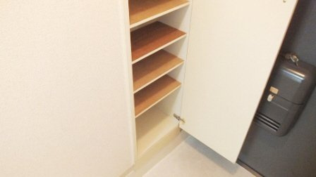 プラーティット本中山の玄関|下駄箱付いています