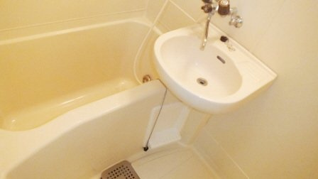 プラーティット本中山の浴室|２点ユニットバスです