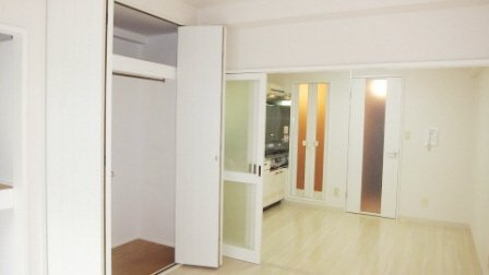 プラーティット本中山の居間・リビング|広々とした室内です