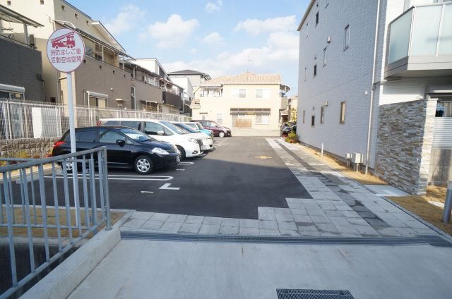 シャーメゾン山本の駐車場