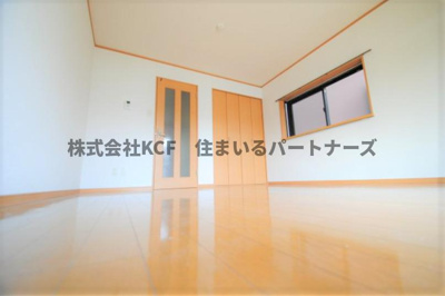 【居間・リビング】 | エトワール・チサB棟 | こちらの居間で趣味の時間をお楽しみください