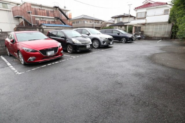 エスポアール中神の駐車場