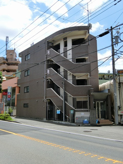 【外観】 | 南武線「久地」駅より徒歩2分！便利な立地の4階建てマンションです♪通勤通学はもちろん、お買い物やお出かけにもGood☆