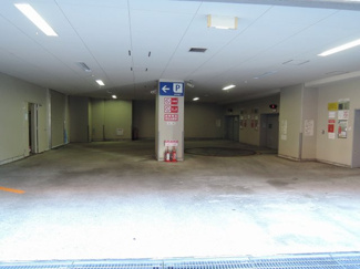 【駐車場】