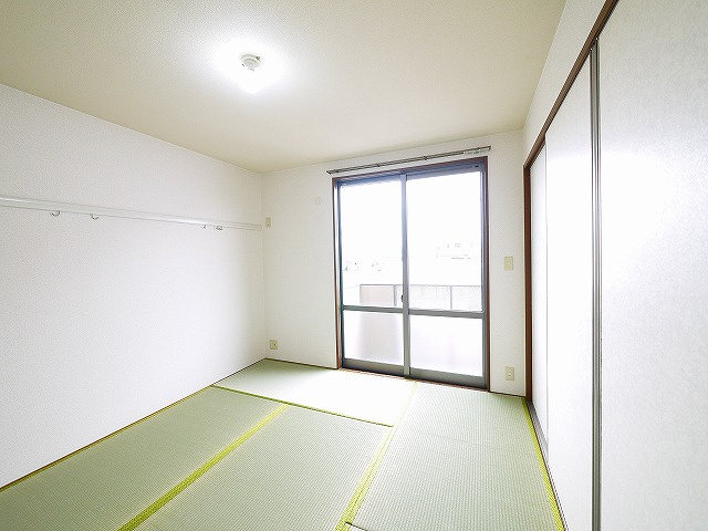 メゾンヴェール　Ａの和室|柔らかい畳が心地よい和室