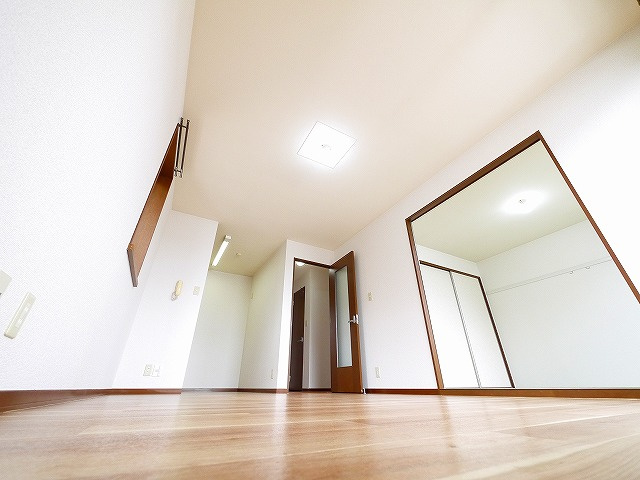 メゾンヴェール　Ａの居間・リビング|こちらのリビングで趣味の時間をお楽しみください