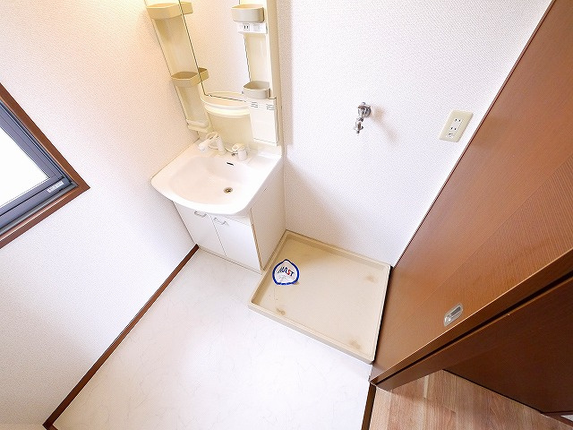 メゾンヴェール　Ａの洗面所|ゆったりとスペースのある洗面所