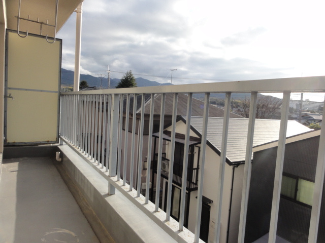 【バルコニー】 | 丸カントリーコーポ | 外からの目が気にならないバルコニーで洗濯物が干せます