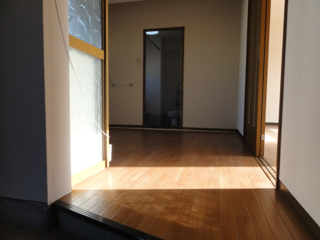 【居間・リビング】 | 丸カントリーコーポ | ゆったりとした居間です