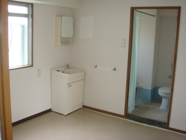 【洗面所】 | 丸カントリーコーポ | 明るい洗面所です