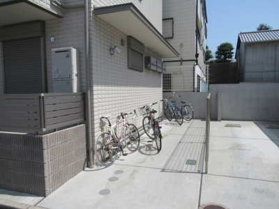 【エントランス】 | アンベリール（八戸ノ里賃貸） | 敷地内です