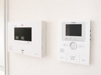 【セキュリティ】 | グランドール | セコムのセキュリティとTVモニターつきインターホンで来客確認できます。