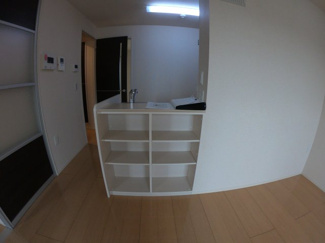 【その他】 | グランドール | カウンター下にちょっとしたインテリアなどが飾れます。