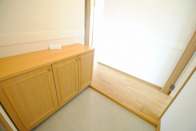 ディアコートAの玄関|同タイプ　類似写真