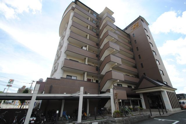 エテルナエーカーズの外観