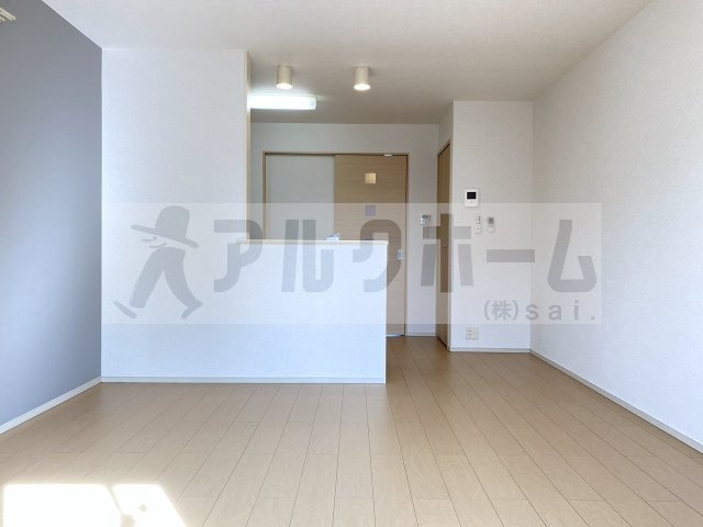 メゾンイースト