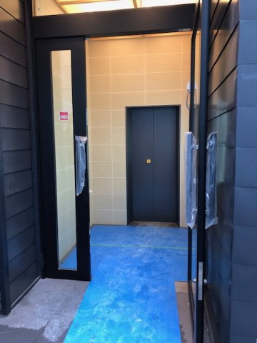 台東区雷門２丁目の店舗一部のエントランス