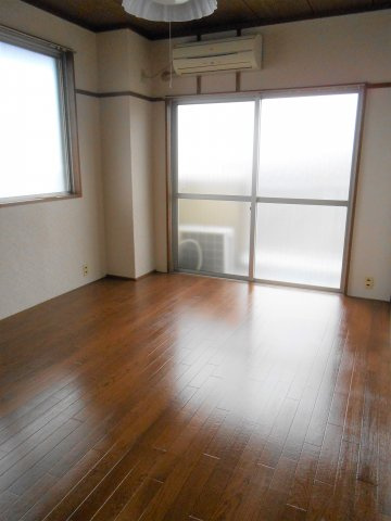 コーポ裾野Ｂ棟の洋室