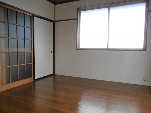 コーポ裾野Ｂ棟の洋室