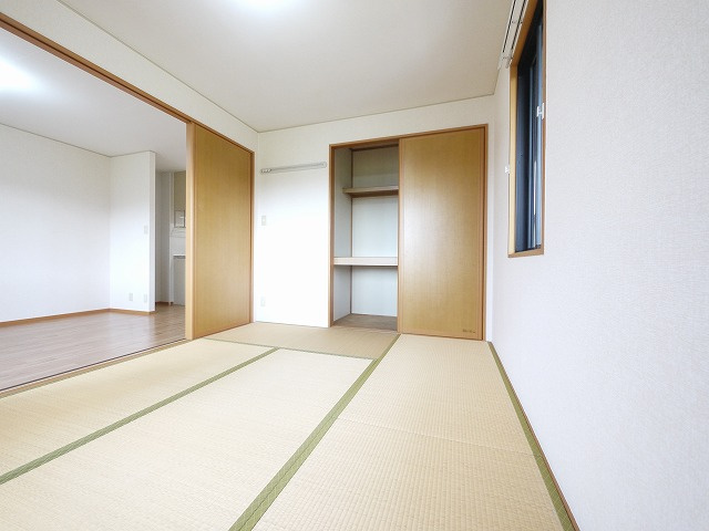 ロイヤルKの和室|ゆったりとくつろげる和室です