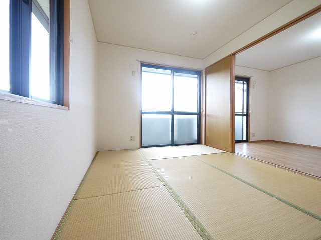 ロイヤルKの和室|フローリングだけでなく、和室もあります