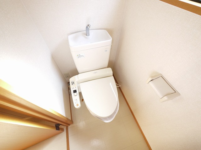 ロイヤルKのトイレ|落ち着いた色調のトイレです