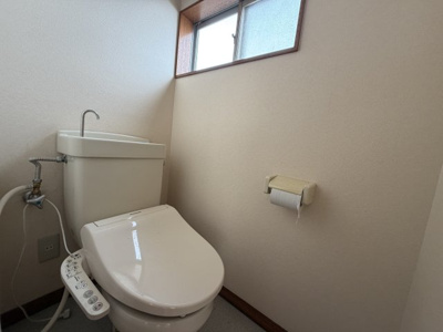 【トイレ】 | ヤマヤハイツ | バス・トイレ別。採光・通風小窓付です。