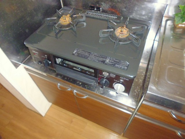 レインボーハイツＢのキッチン|エアコン